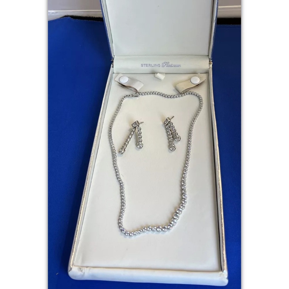 Crislu Tennis Necklace w/Box